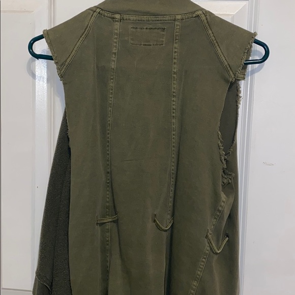 Vest - Picture 2 of 3